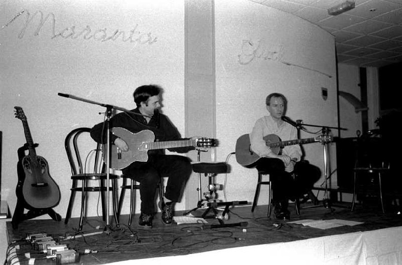 concert12-99-20.JPG